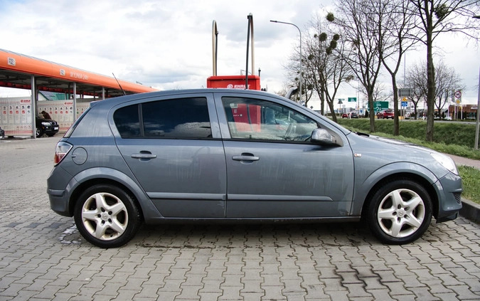 Opel Astra cena 6800 przebieg: 238000, rok produkcji 2007 z Oława małe 106